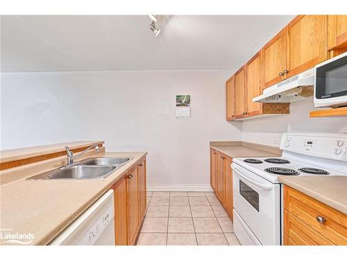 203-435 Walnut Street, Collingwood, ON - Indoor Photo Showing Kitchen With Double Sink