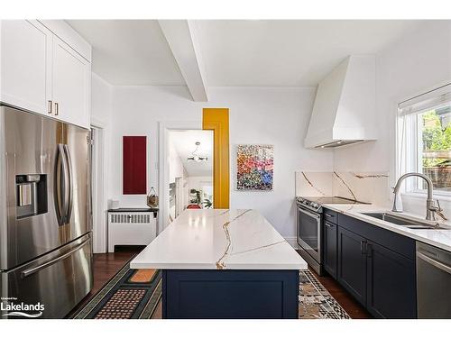 237 Fifth Street, Collingwood, ON - Indoor Photo Showing Kitchen With Double Sink With Upgraded Kitchen