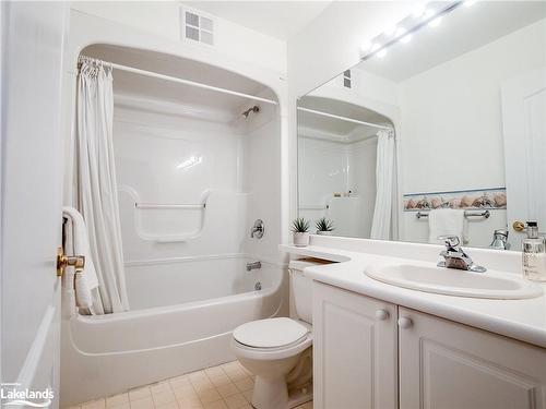 104-35 Dairy Lane, Huntsville, ON - Indoor Photo Showing Bathroom