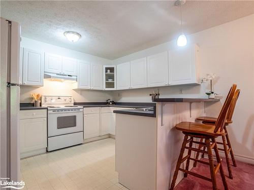 104-35 Dairy Lane, Huntsville, ON - Indoor Photo Showing Kitchen