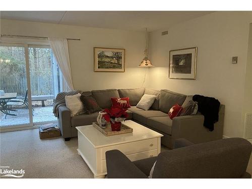 903 Cedar Pointe Court, Collingwood, ON - Indoor Photo Showing Living Room