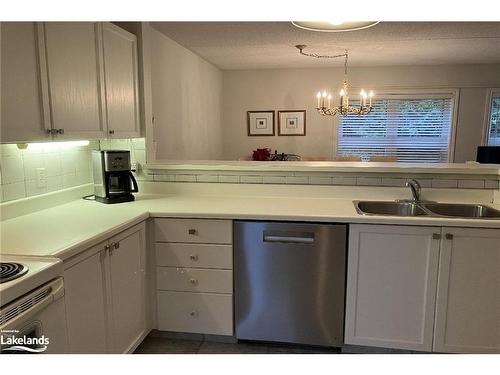 903 Cedar Pointe Court, Collingwood, ON - Indoor Photo Showing Kitchen With Double Sink