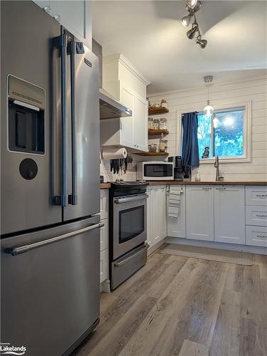 398 Gill Street, Orillia, ON - Indoor Photo Showing Kitchen