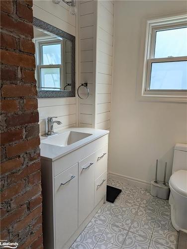 398 Gill Street, Orillia, ON - Indoor Photo Showing Bathroom