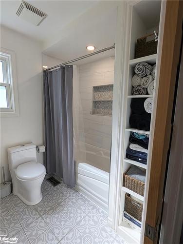 398 Gill Street, Orillia, ON - Indoor Photo Showing Bathroom