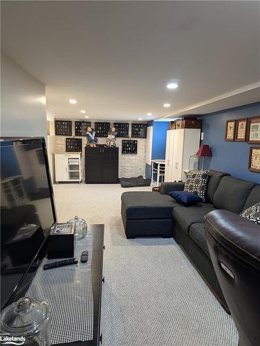 398 Gill Street, Orillia, ON - Indoor Photo Showing Living Room