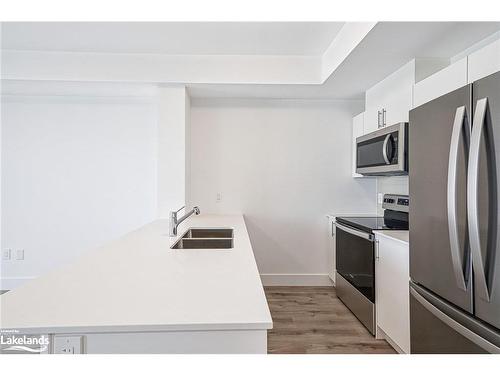 202-4 Kimberly Lane, Collingwood, ON - Indoor Photo Showing Kitchen With Double Sink