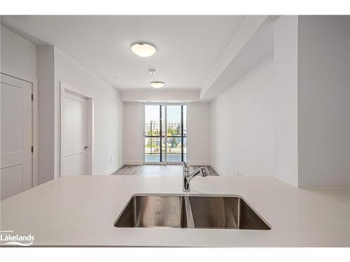 202-4 Kimberly Lane, Collingwood, ON - Indoor Photo Showing Kitchen