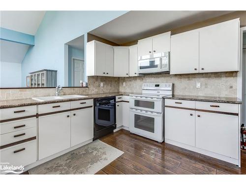 2476 Champlain Road, Tiny Twp, ON - Indoor Photo Showing Kitchen