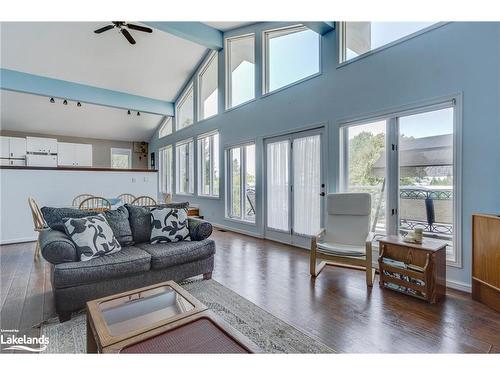 2476 Champlain Road, Tiny Twp, ON - Indoor Photo Showing Living Room