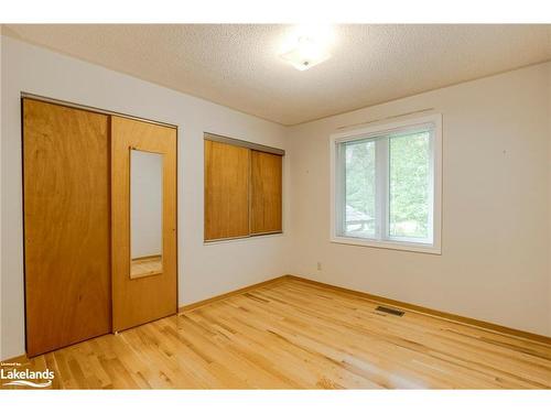 46 Brook Avenue, Tiny, ON - Indoor Photo Showing Other Room