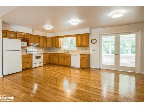 46 Brook Avenue, Tiny, ON - Indoor Photo Showing Kitchen