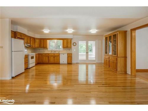 46 Brook Avenue, Tiny, ON - Indoor Photo Showing Kitchen