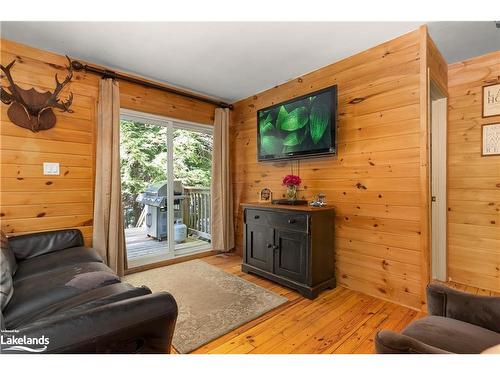 624 Skyline Drive, Armour, ON - Indoor Photo Showing Living Room