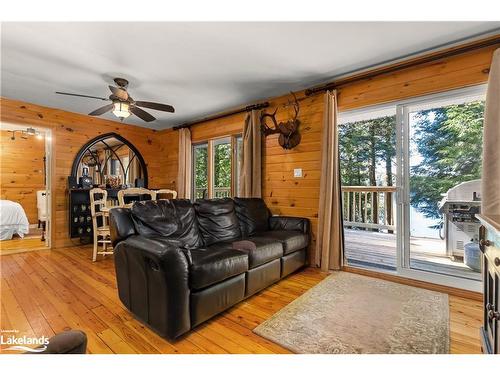 624 Skyline Drive, Armour, ON - Indoor Photo Showing Living Room