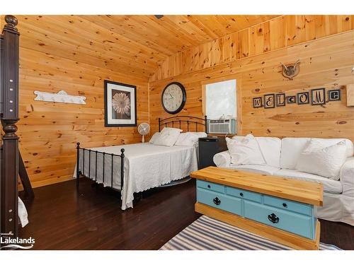 624 Skyline Drive, Armour, ON - Indoor Photo Showing Bedroom