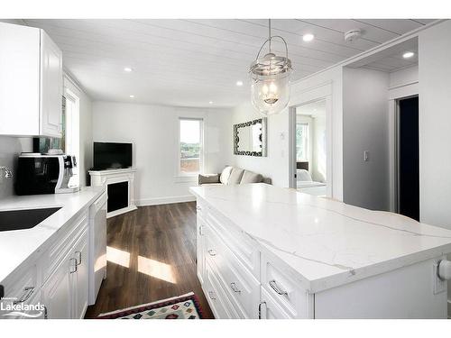 303-110 Sykes Street N, Meaford, ON - Indoor Photo Showing Kitchen