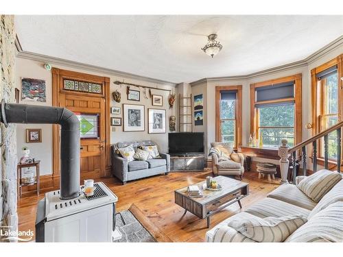 11162 County Road 10, Clearview, ON - Indoor Photo Showing Living Room