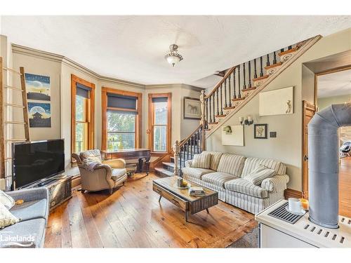 11162 County Road 10, Clearview, ON - Indoor Photo Showing Living Room