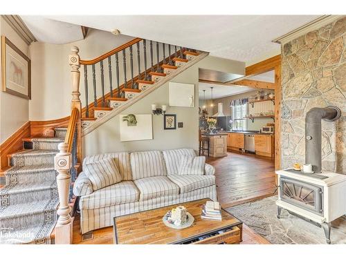 11162 County Road 10, Clearview, ON - Indoor Photo Showing Living Room