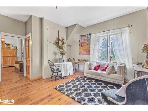 11162 County Road 10, Clearview, ON - Indoor Photo Showing Living Room