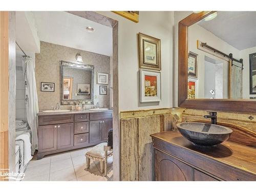 11162 County Road 10, Clearview, ON - Indoor Photo Showing Bathroom