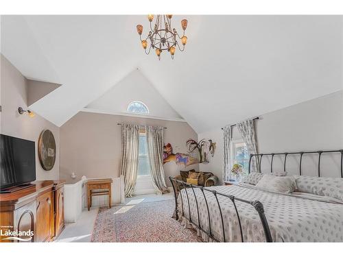 11162 County Road 10, Clearview, ON - Indoor Photo Showing Bedroom