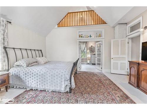 11162 County Road 10, Clearview, ON - Indoor Photo Showing Bedroom