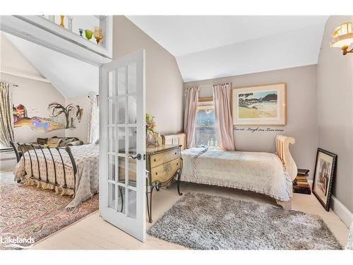 11162 County Road 10, Clearview, ON - Indoor Photo Showing Bedroom