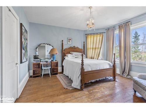 11162 County Road 10, Clearview, ON - Indoor Photo Showing Bedroom