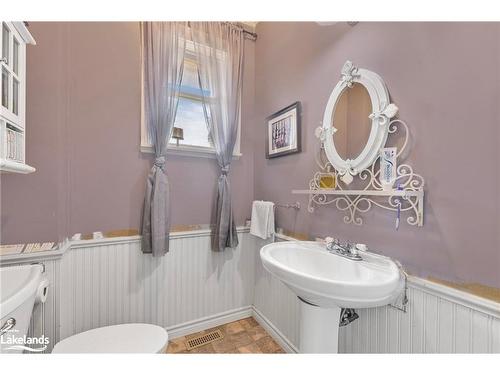 11162 County Road 10, Clearview, ON - Indoor Photo Showing Bathroom