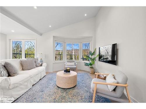 68 Pinewood Road, Mcdougall, ON - Indoor Photo Showing Living Room