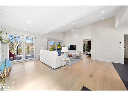 68 Pinewood Road, Mcdougall, ON - Indoor Photo Showing Living Room