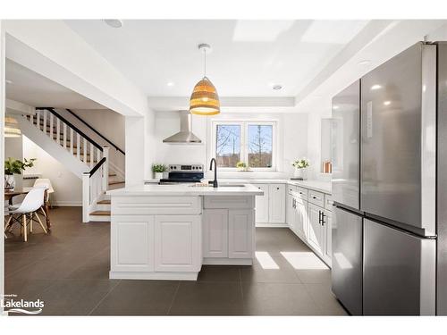 68 Pinewood Road, Mcdougall, ON - Indoor Photo Showing Kitchen With Upgraded Kitchen