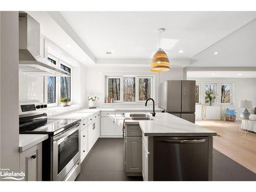 68 Pinewood Road, Mcdougall, ON - Indoor Photo Showing Kitchen With Double Sink With Upgraded Kitchen