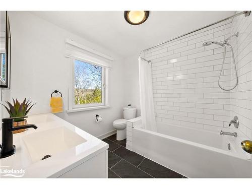 68 Pinewood Road, Mcdougall, ON - Indoor Photo Showing Bathroom