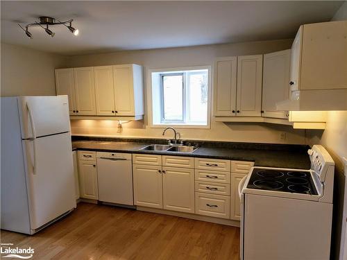 19 Lansdowne Street W, Huntsville, ON - Indoor Photo Showing Kitchen With Double Sink