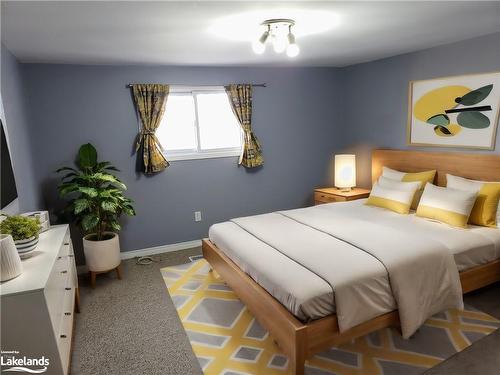 19 Lansdowne Street W, Huntsville, ON - Indoor Photo Showing Bedroom