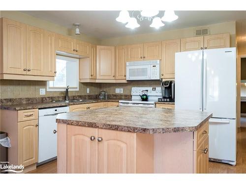 30 Illinois Crescent, Wasaga Beach, ON - Indoor Photo Showing Kitchen