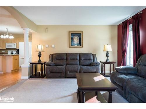 30 Illinois Crescent, Wasaga Beach, ON - Indoor Photo Showing Living Room