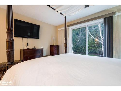 30 Illinois Crescent, Wasaga Beach, ON - Indoor Photo Showing Bedroom