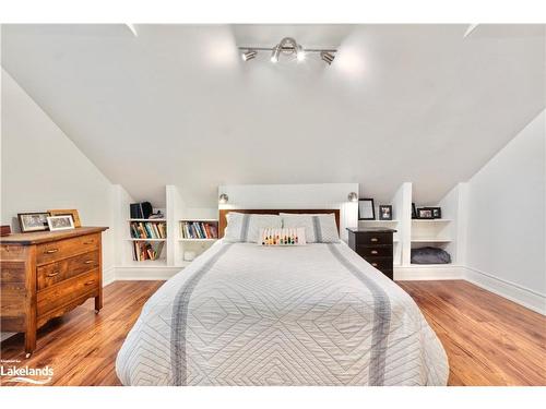 159 Walnut Street, Collingwood, ON - Indoor Photo Showing Bedroom