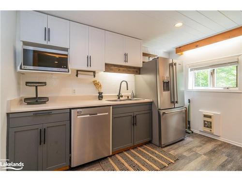 238 Woodland Drive, Huntsville, ON - Indoor Photo Showing Kitchen