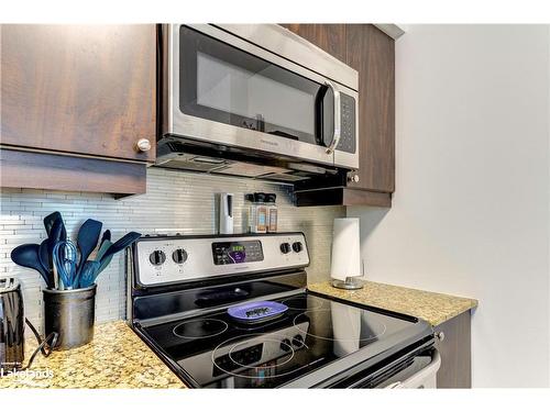 207-2 Brandy Lane Drive, Collingwood, ON - Indoor Photo Showing Kitchen