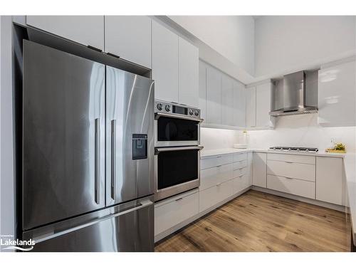 Ph617-1 Hume Street, Collingwood, ON - Indoor Photo Showing Kitchen With Upgraded Kitchen