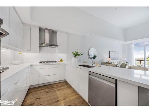 Ph617-1 Hume Street, Collingwood, ON - Indoor Photo Showing Kitchen With Upgraded Kitchen