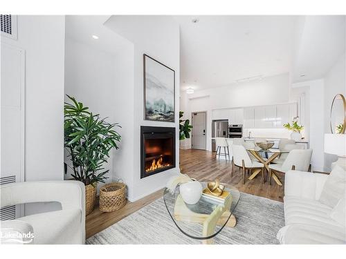 Ph617-1 Hume Street, Collingwood, ON - Indoor Photo Showing Living Room