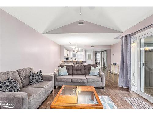 387 Mariners Way, Collingwood, ON - Indoor Photo Showing Living Room