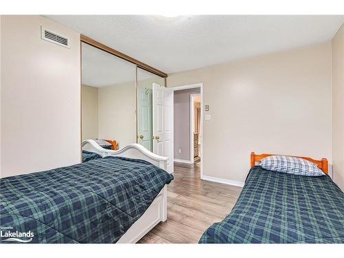 387 Mariners Way, Collingwood, ON - Indoor Photo Showing Bedroom