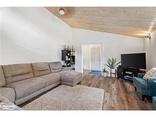 85 Beaumont Drive, Bracebridge, ON - Indoor Photo Showing Living Room